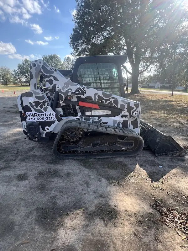 WI Rentals skid steer for dirt and debris work
